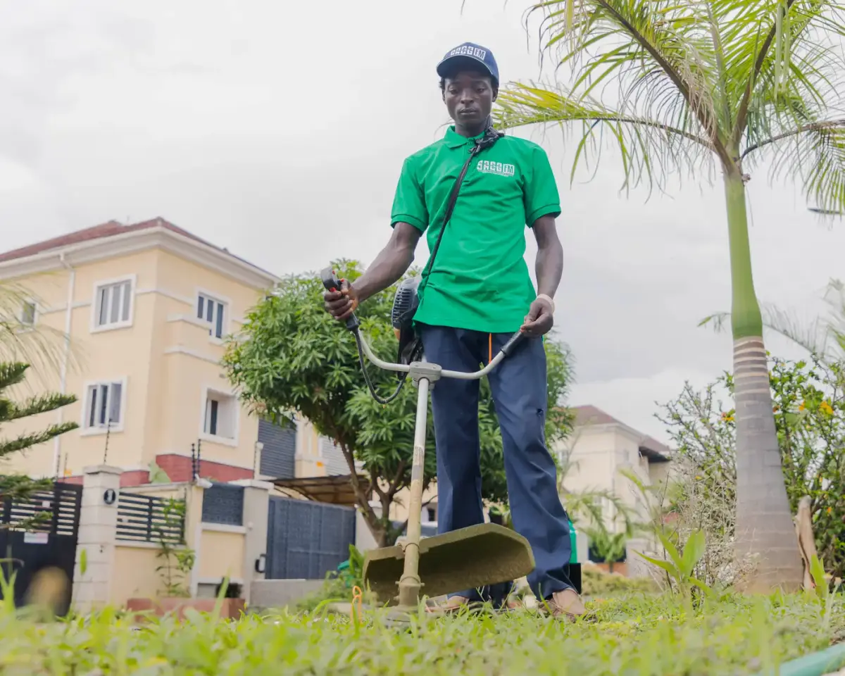 SAEG FM grounds team at work